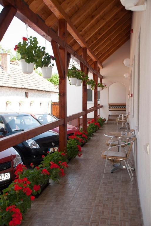Polonia Apartman Apartment Egerszalok Bilik gambar